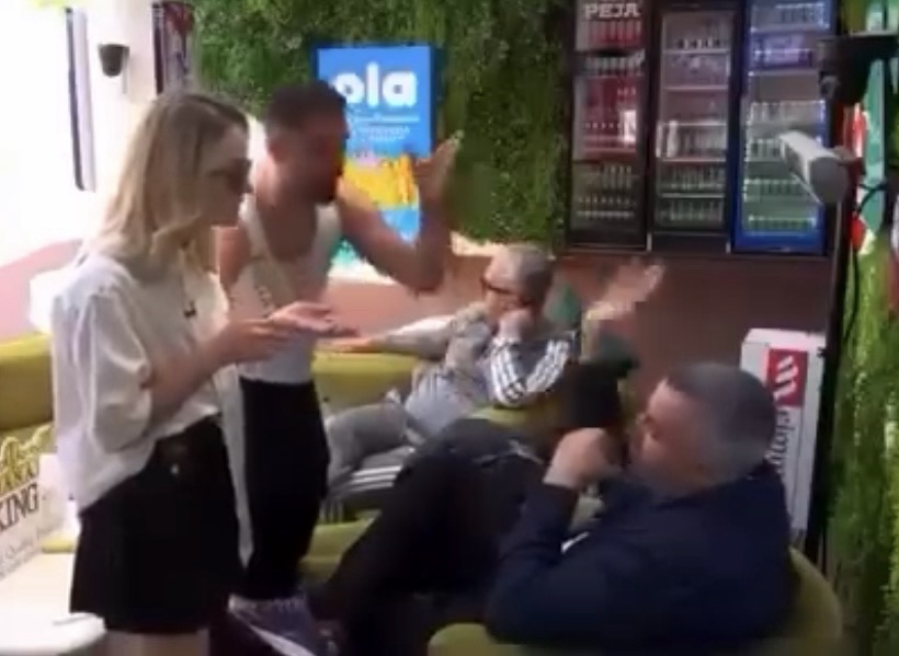 Zarf i zi? Skandal: Rogerti sulmon fizikisht Gimbon – ja çfarë ndodhi (Video)