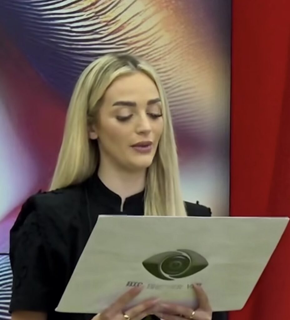 Zarf në BBVA! Selina lexon përmbajtjen, ja çfarë ndodhi (VIDEO)